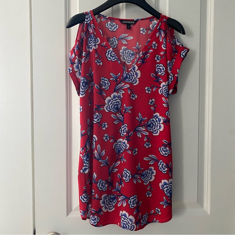 Express blouse, V-neck Short Sleeve, Red Floral, Womens S